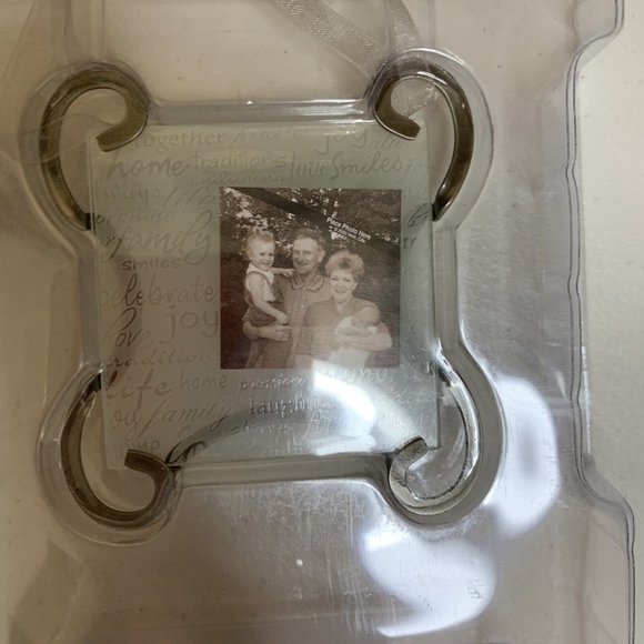 HOME, FAMILY MEMORIES Family Tree Photo Holder NEW Hallmark Ornament GLASS 2002 - Picture 2 of 6